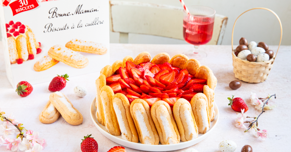 Charlotte à la mousse de fraises et biscuits à la cuillère Bonne Maman