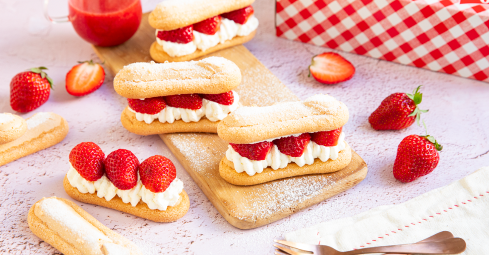 Éclair moelleux aux biscuits à la cuillère Bonne Maman et fraises