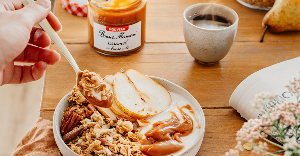 Bowl automnal : Skyr, granola maison et Caramel au beurre salé Bonne Maman